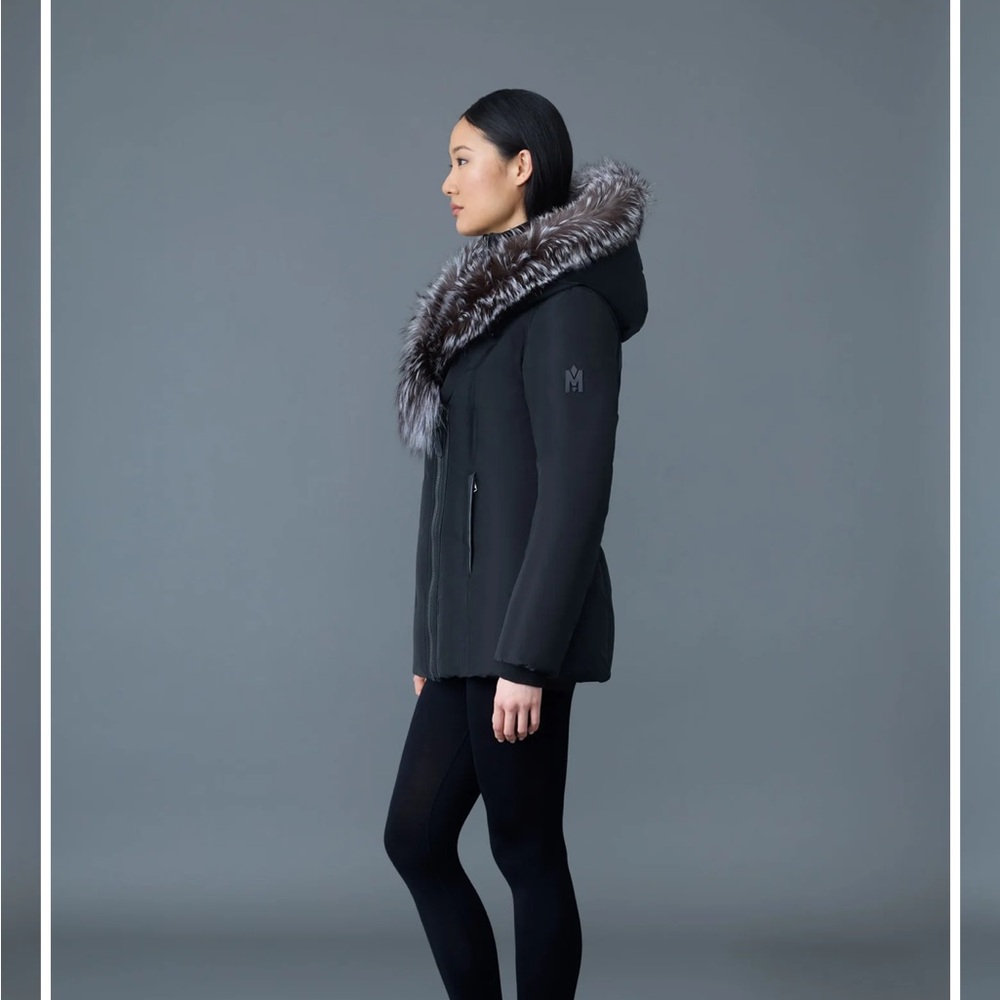 ADALI Down coat with silver fox fur Signature Mackage Collar
Small - Picture 3 of 6